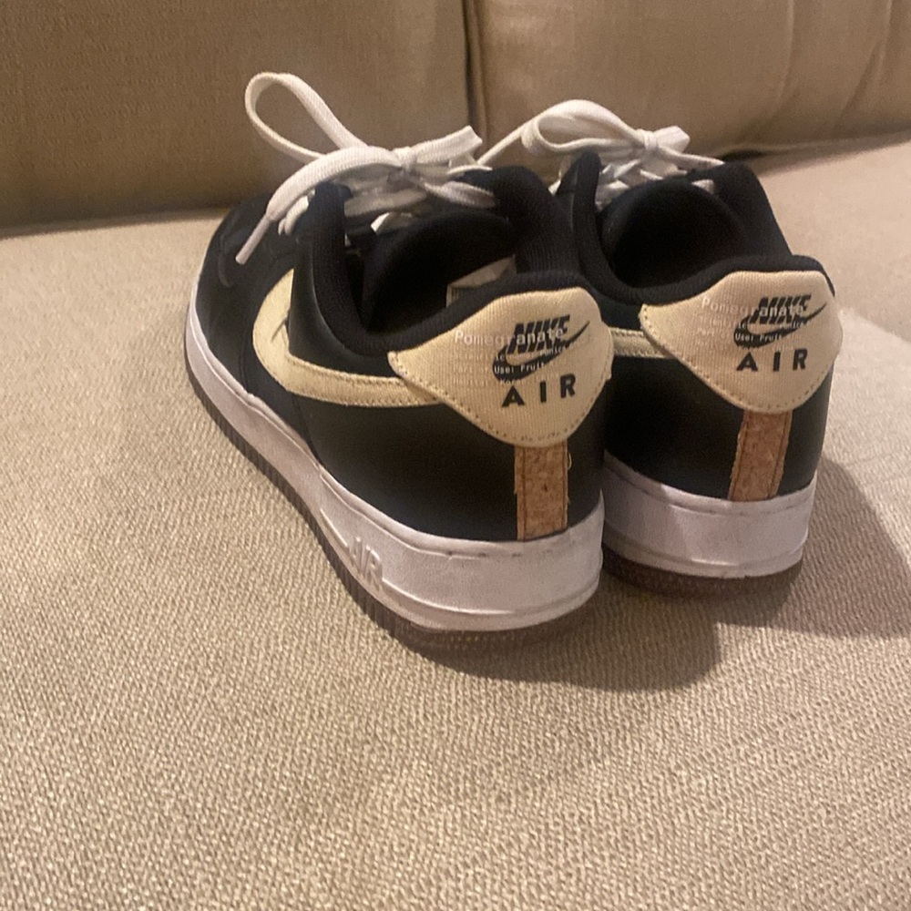 Nike - Picture 2 of 3